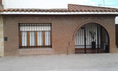 Casa en venta - 3 dormitorios 3 baños - 100mts2 - Necochea