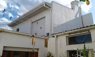 Casa en venta - 3 dormitorios 3 baños - 100mts2 - Necochea