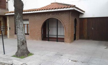 Casa en venta - 3 dormitorios 3 baños - 100mts2 - Necochea