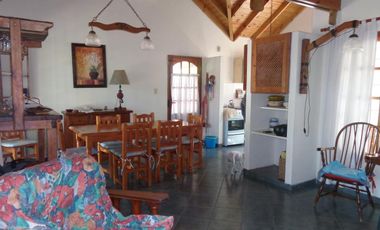 Casa en venta - 4 dormitorios 2 baños - 110mts2 - Ostende