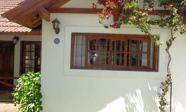 Casa en venta - 4 dormitorios 2 baños - 110mts2 - Ostende