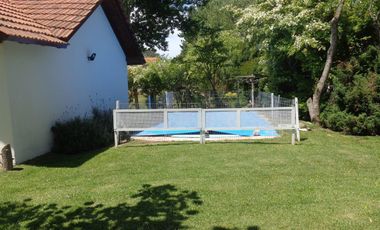 Casa en venta - 4 dormitorios 2 baños - 110mts2 - Ostende