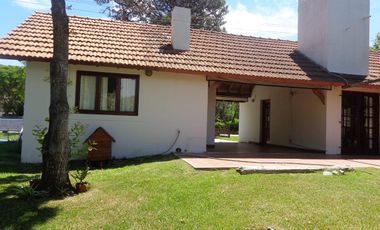 Casa en venta - 4 dormitorios 2 baños - 110mts2 - Ostende