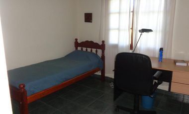 Casa en venta - 4 dormitorios 2 baños - 110mts2 - Ostende