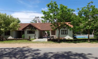 Casa en venta - 4 dormitorios 2 baños - 110mts2 - Ostende