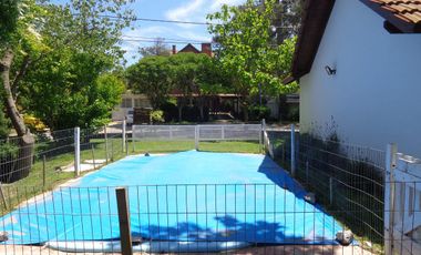 Casa en venta - 4 dormitorios 2 baños - 110mts2 - Ostende