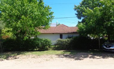 Casa en venta - 4 dormitorios 2 baños - 110mts2 - Ostende