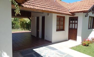 Casa en venta - 4 dormitorios 2 baños - 110mts2 - Ostende