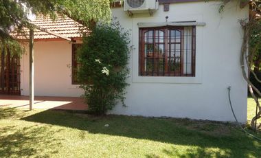 Casa en venta - 4 dormitorios 2 baños - 110mts2 - Ostende