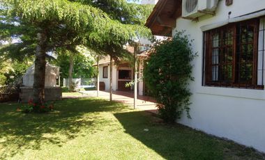 Casa en venta - 4 dormitorios 2 baños - 110mts2 - Ostende