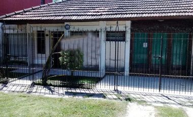 Casa en venta - 3 dormitorios 2 baños - 100mts2 - Mar Del Plata