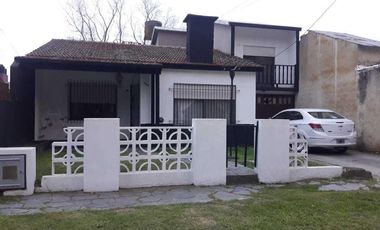 Casa en venta - 4 dormitorios 3 baños - 220mts2 - Santa Teresita