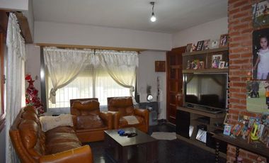 Casa en venta - 4 dormitorios 3 baños - 220mts2 - Santa Teresita