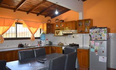 Casa en venta - 4 dormitorios 3 baños - 220mts2 - Santa Teresita