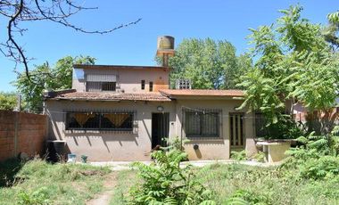 Casa en venta - 4 dormitorios 3 baños - 220mts2 - Santa Teresita