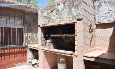 Casa en venta - 4 dormitorios 3 baños - 220mts2 - Santa Teresita