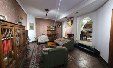 Casa en venta - 3 Dormitorios 2 Baños - Cochera - 270Mts2 - Alejandro Korn