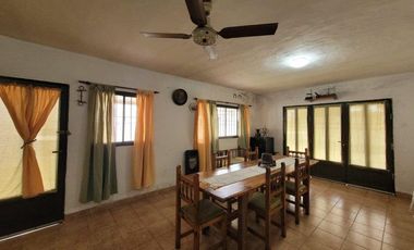 Casa en venta - 3 Dormitorios 2 Baños - Cochera - 270Mts2 - Alejandro Korn