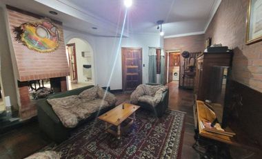 Casa en venta - 3 Dormitorios 2 Baños - Cochera - 270Mts2 - Alejandro Korn