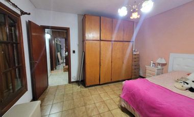 Casa en venta - 3 Dormitorios 2 Baños - Cochera - 270Mts2 - Alejandro Korn