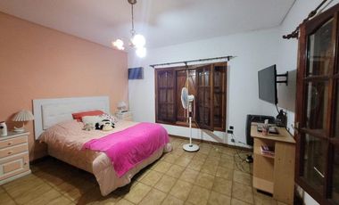 Casa en venta - 3 Dormitorios 2 Baños - Cochera - 270Mts2 - Alejandro Korn