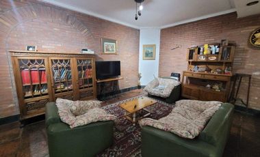 Casa en venta - 3 Dormitorios 2 Baños - Cochera - 270Mts2 - Alejandro Korn