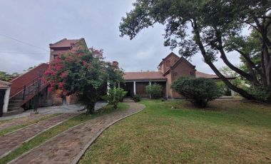 Casa en venta - 3 Dormitorios 2 Baños - Cochera - 270Mts2 - Alejandro Korn