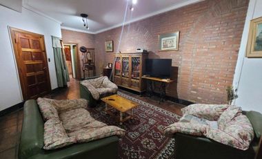 Casa en venta - 3 Dormitorios 2 Baños - Cochera - 270Mts2 - Alejandro Korn