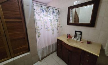 Casa en venta - 3 Dormitorios 2 Baños - Cochera - 270Mts2 - Alejandro Korn