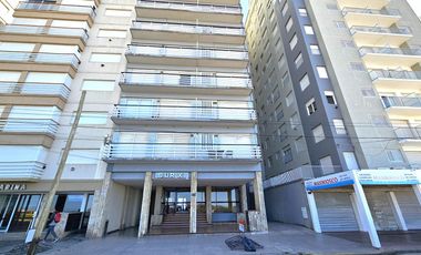 Av 12 1200  Impecable monoambiente dividido edificio SUX XI  Miramar