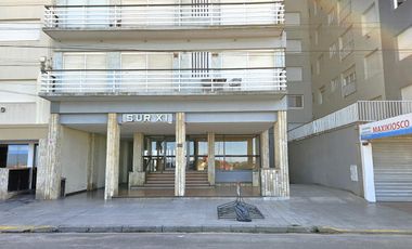 Av 12 1200  Impecable monoambiente dividido edificio SUX XI  Miramar