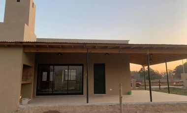 Casa en venta - 2 dormitorios 2 baños - 80mts2  - General Las Heras