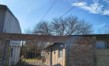 Casa en venta - 1 Dormitorio 3 Baños - Burzaco