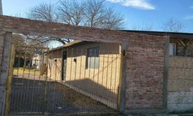 Casa en venta - 1 Dormitorio 3 Baños - Burzaco