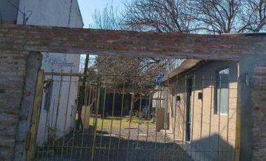 Casa en venta - 1 Dormitorio 3 Baños - Burzaco