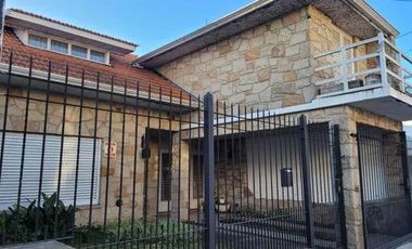 Casa en venta - 3 Dormitorios 2 Baños - Cochera - 160Mts2 - Avellaneda