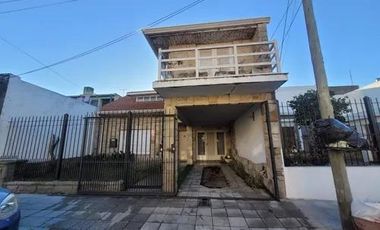 Casa en venta - 3 Dormitorios 2 Baños - Cochera - 160Mts2 - Avellaneda