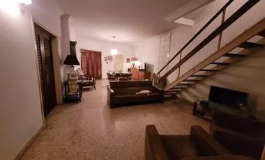 Casa en venta - 3 Dormitorios 2 Baños - Cochera - 160Mts2 - Avellaneda