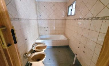 Casa en venta - 4 Dormitorios 3 Baños - 180 mts2 - El Talar