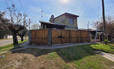 Casa en venta - 4 Dormitorios 3 Baños - 180 mts2 - El Talar