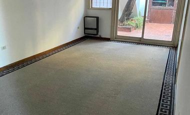 Casa en venta - 3 dormitorios 1 baño - 180mts2 - Chivilcoy