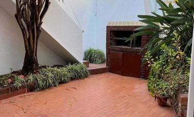 Casa en venta - 3 dormitorios 1 baño - 180mts2 - Chivilcoy