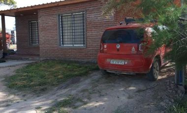 Casa en venta - 2 Dormitorios 1 Baño - 330Mts2 - Miramar