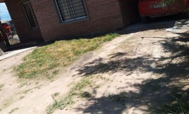 Casa en venta - 2 Dormitorios 1 Baño - 330Mts2 - Miramar