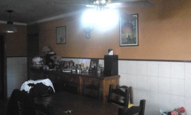 Quinta en venta - 5 dormitorios 3 baños - 396mts2 - Mar Del Plata