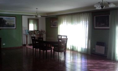 Quinta en venta - 5 dormitorios 3 baños - 396mts2 - Mar Del Plata