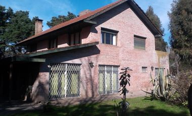 Quinta en venta - 5 dormitorios 3 baños - 396mts2 - Mar Del Plata