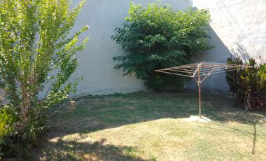 Casa en venta - 2 dormitorios 1 baño - 170mts2 - Magdalena
