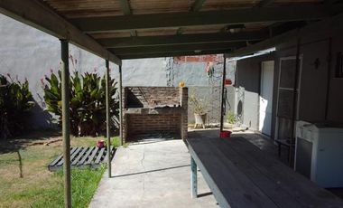 Casa en venta - 2 dormitorios 1 baño - 170mts2 - Magdalena