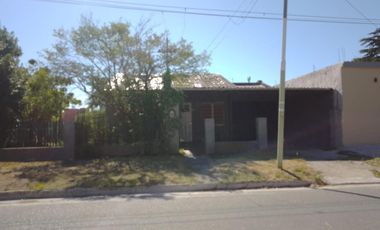 Casa en venta - 2 dormitorios 1 baño - 170mts2 - Magdalena